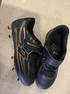 Lotto Black & Gold Unisex Soccer Cleats Size 13